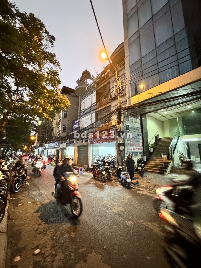 Tòa nhà văn phòng mặt phố Chùa Hà dt 272m2 10 tầng mt 12m giá 1xx tỷ lh 0945336319