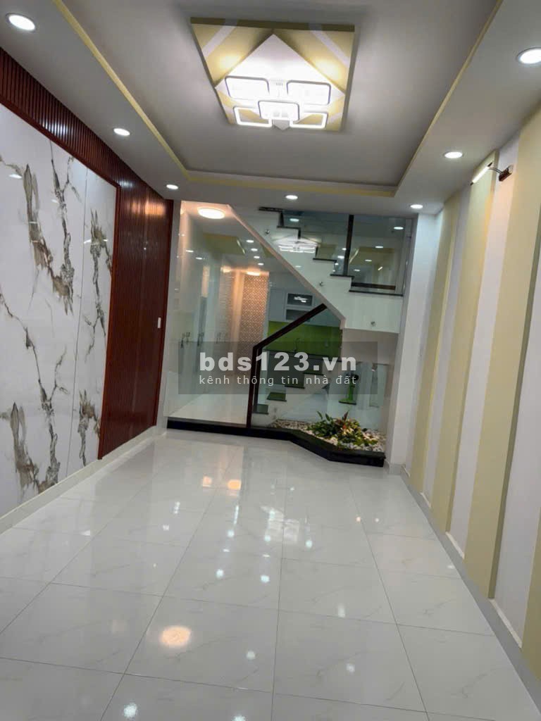 Phường 10 Tân Bình - Nhà mới xây, diện tích gần 50m², 3 tầng, giá chỉ 4.x tỷ.