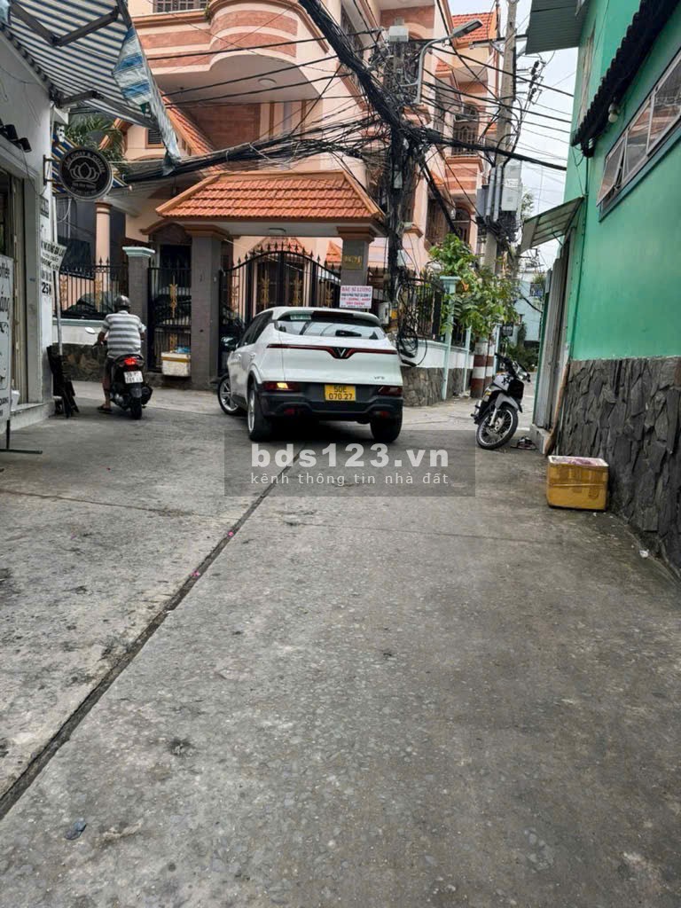 Phường 10 Tân Bình - Nhà mới xây, diện tích gần 50m², 3 tầng, giá chỉ 4.x tỷ.