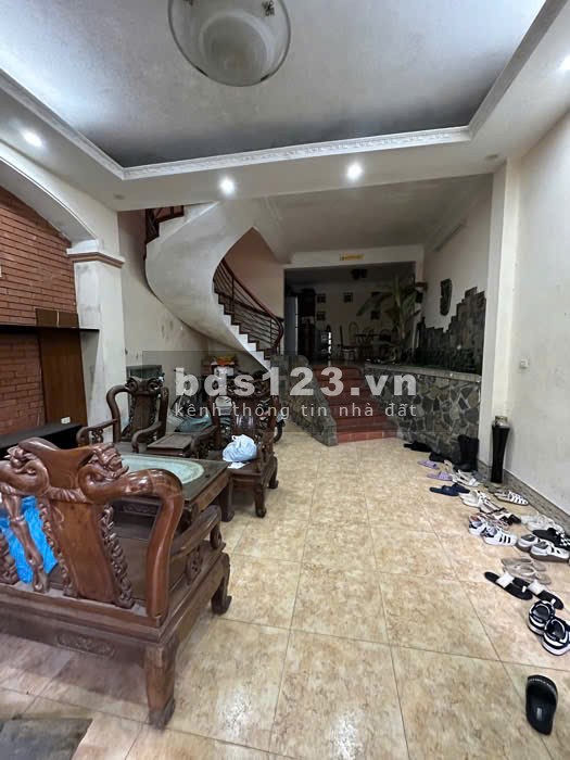 Nhà Hoàng Mai, ngõ thông, gần ô tô, tiện ích vô vàn