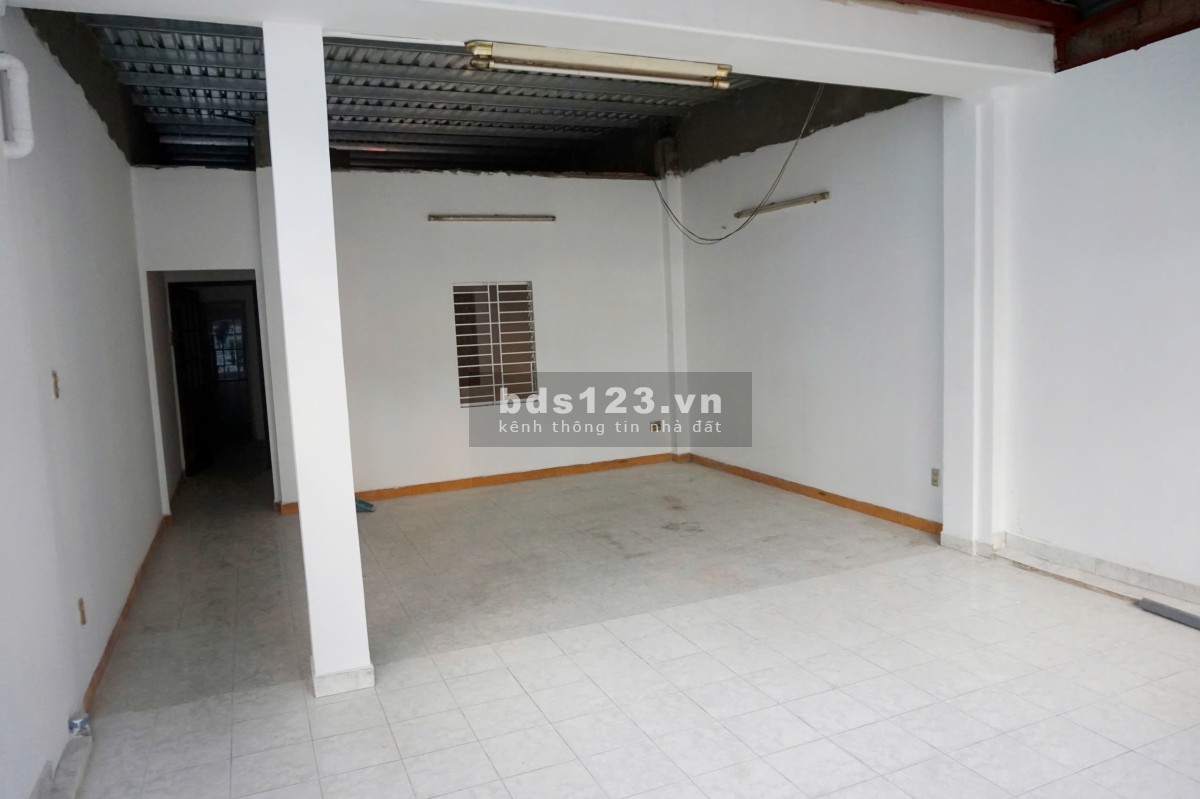 Mặt tiền rộng tại vị trí vàng trên đường Trường Sơn - Trần Quốc Hoàn!