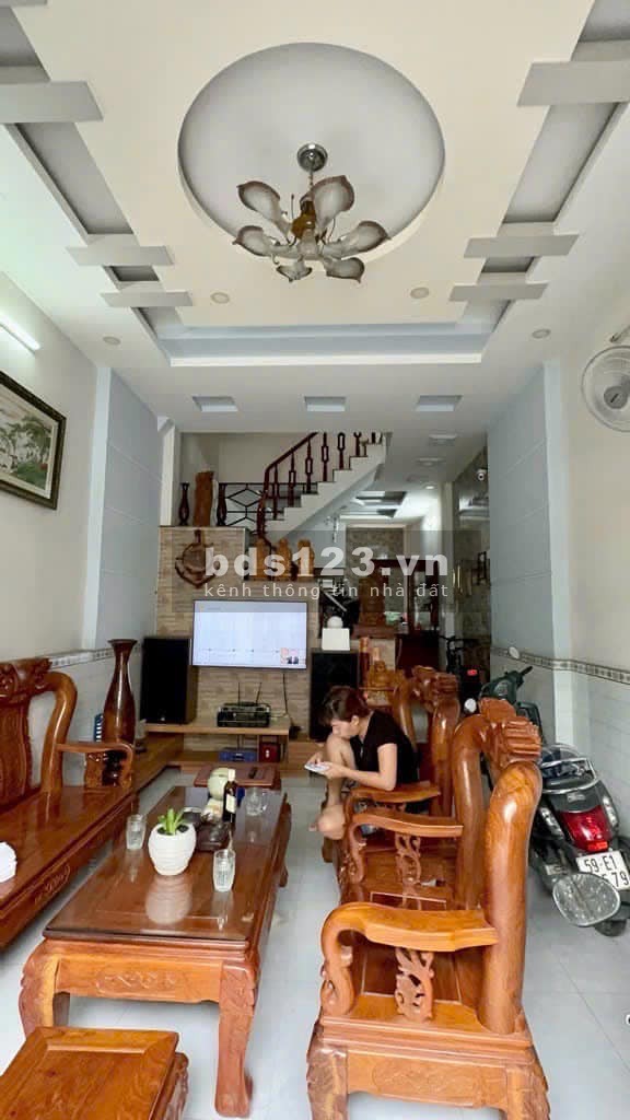 Gấp gấp - Chính chủ cần bán gấp nhà 76m², nở hậu, gần Võ Văn Kiệt, Q5. Giá bất ngờ chỉ 5.x tỷ