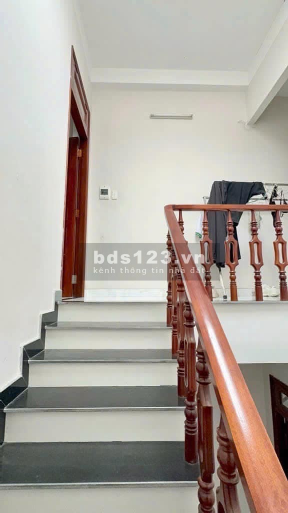 Gấp gấp - Chính chủ cần bán gấp nhà 76m², nở hậu, gần Võ Văn Kiệt, Q5. Giá bất ngờ chỉ 5.x tỷ