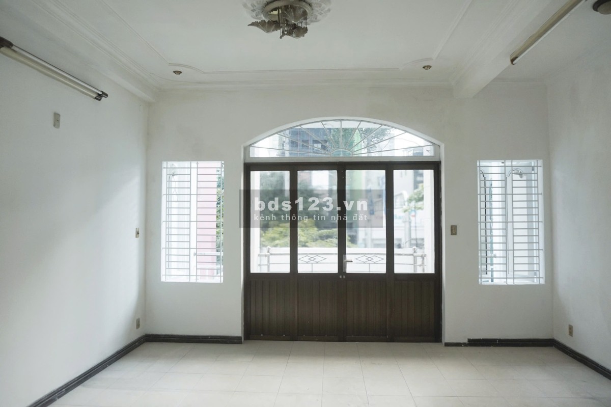 Mặt tiền rộng tại vị trí vàng trên đường Trường Sơn - Trần Quốc Hoàn!