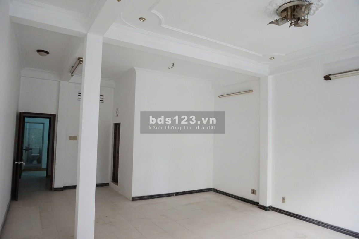 Mặt tiền rộng tại vị trí vàng trên đường Trường Sơn - Trần Quốc Hoàn!