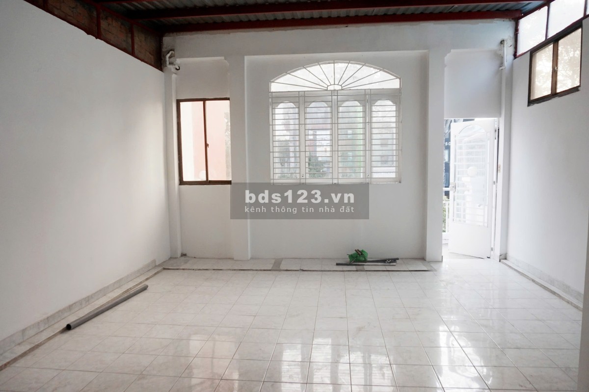 Mặt tiền rộng tại vị trí vàng trên đường Trường Sơn - Trần Quốc Hoàn!