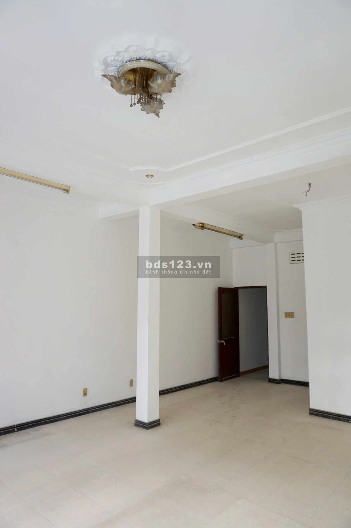 Mặt tiền rộng tại vị trí vàng trên đường Trường Sơn - Trần Quốc Hoàn!