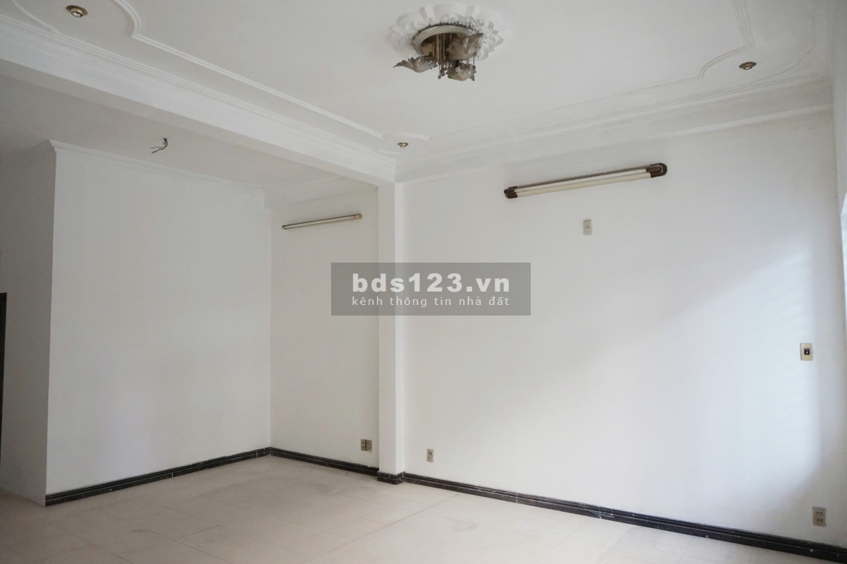 Mặt tiền rộng tại vị trí vàng trên đường Trường Sơn - Trần Quốc Hoàn!