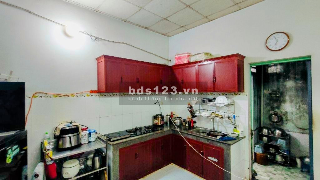 Bán gấp nhà C4, diện tích 80m² (ngang 4m, dài 20m), đường xe tải tránh, mặt tiền sau Lã Xuân Oai, Q9
