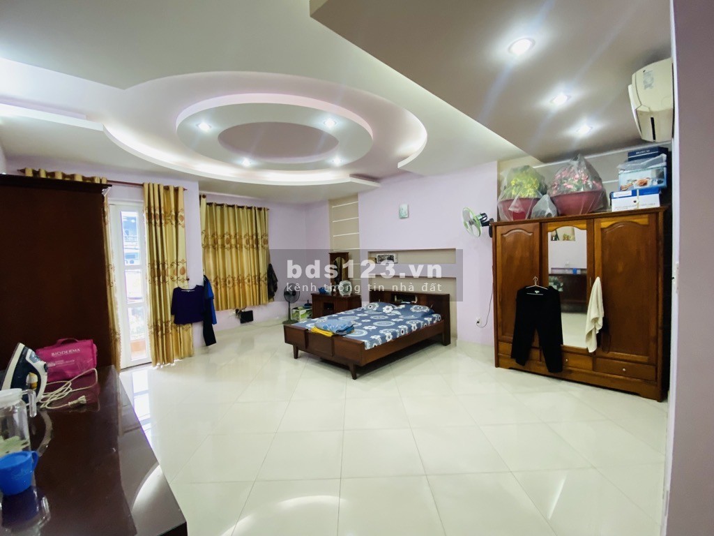 Nhà 2 mặt tiền khu ẩm thực Man Thiện, nở hậu tài lộc, mặt tiền đường 20m, khu VIP Q9