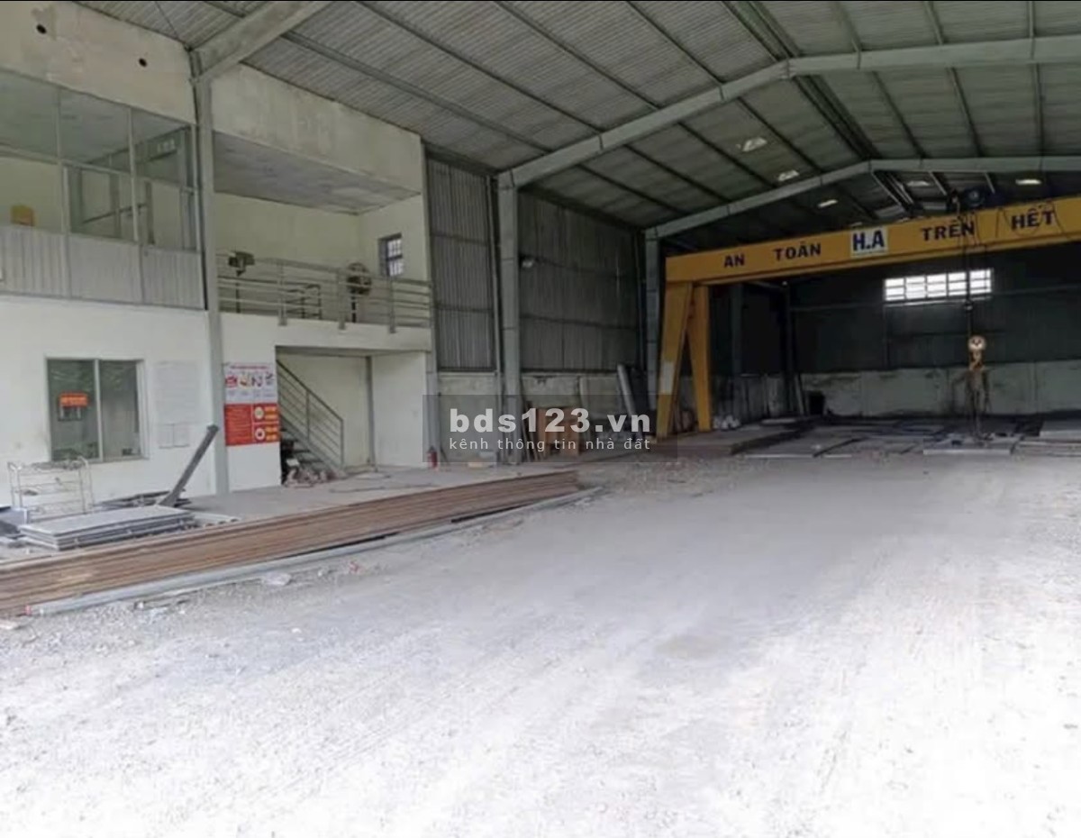 Cho thuê kho xưởng 700m2, 1000m2, 1200m2, 1600m2, 2000m2 gần Ngã tư…