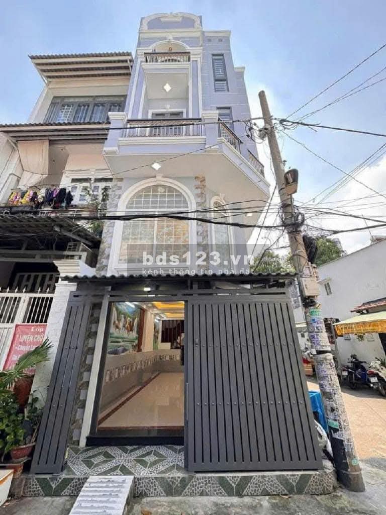 Bán gấp nhà 2 mặt tiền, đường nhựa 8m, mới nhất năm 2025