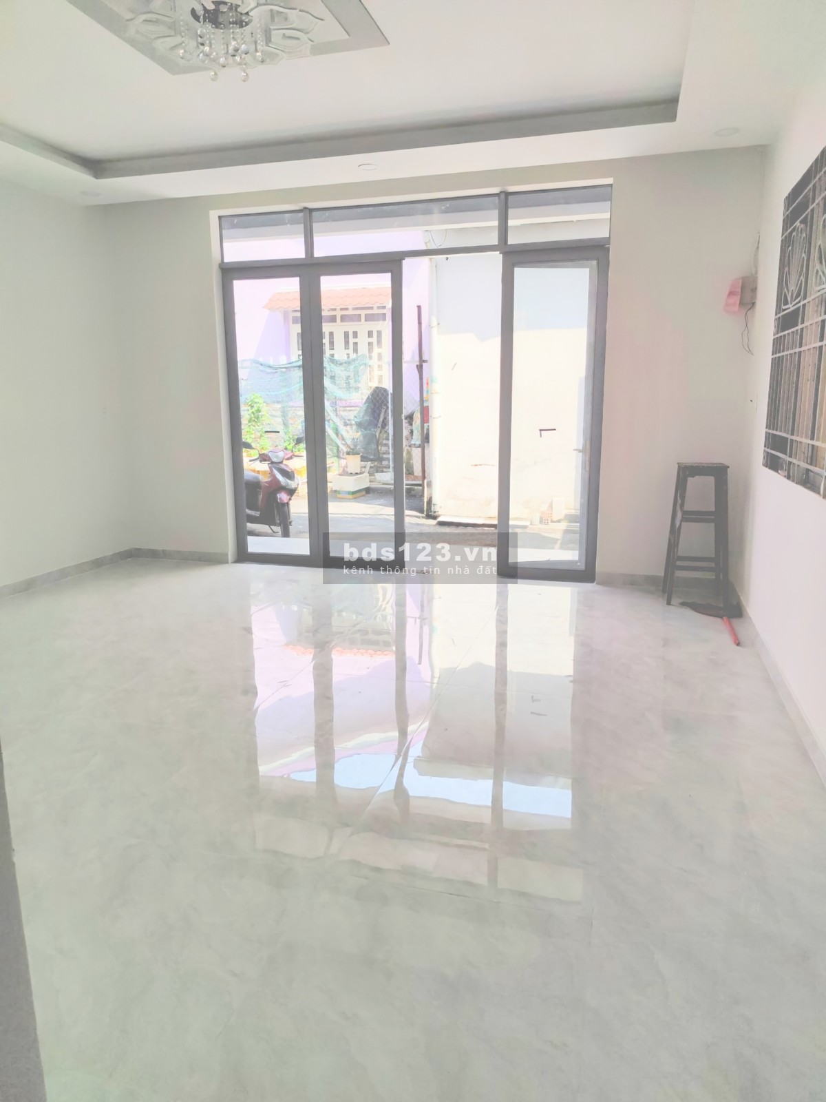 Lê Văn Việt, Tăng Nhơn Phú B, chợ Hiệp Phú, Q9 – 90m², 2 tầng, hẻm xe hơi, hoàn công đầy đủ