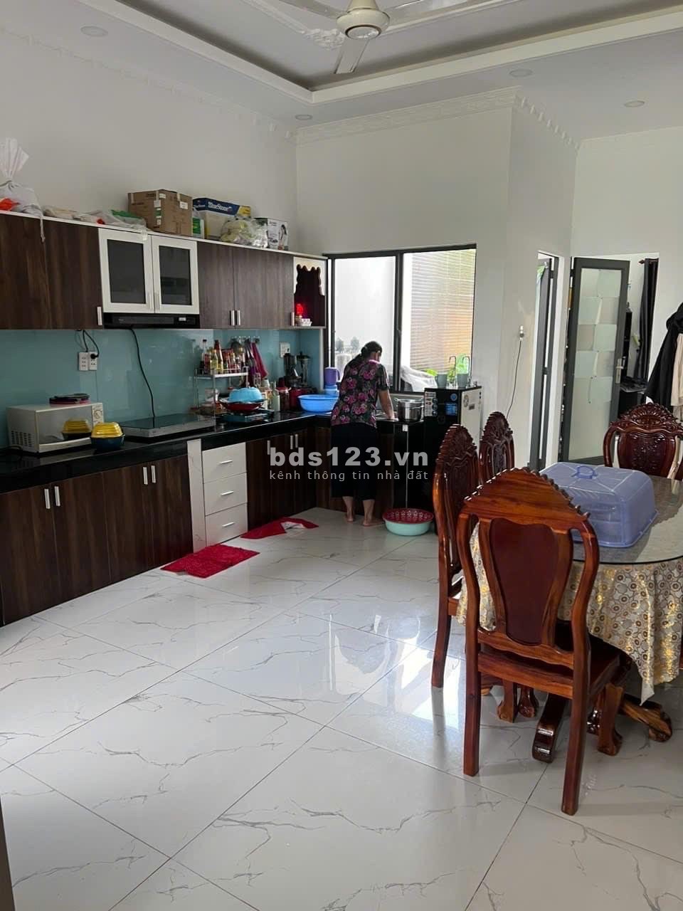 Nhà ngộp tới nóc 1 trệt 2 lầu giá chỉ 1tỷ180tr SHR