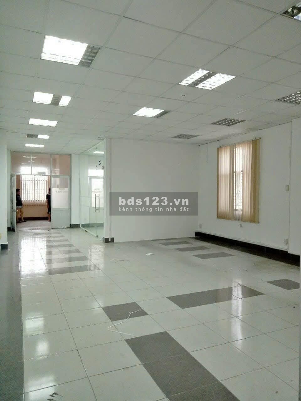 Cho thuê nhà mặt tiền 1 trệt 2 lầu Mậu Thân, trung tâm tp Cần Thơ