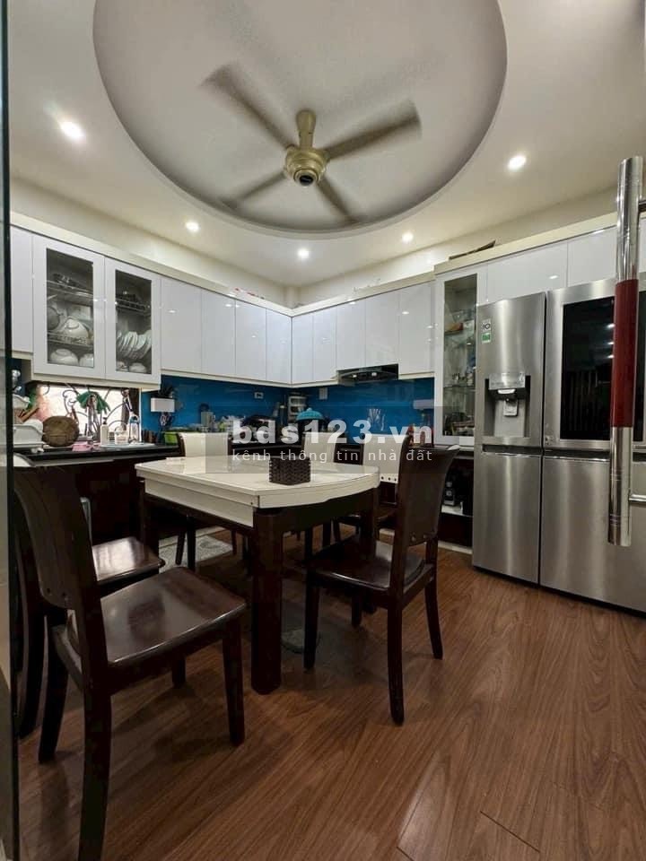 Ngọc Lâm – 12.5 tỷ - 49.8M2 - 5 Tầng, nhà mới đẹp ô tô cất trong nhà