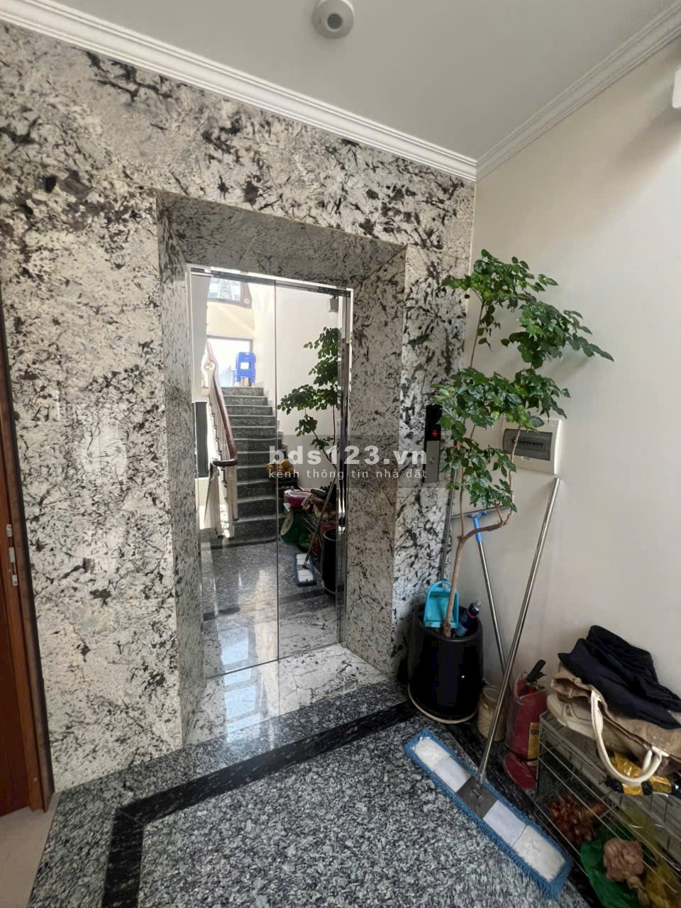 Ngọc Lâm - 10 tỷ - 45M2 - 5 Tầng, nhà mới đẹp ô tô cất trong nhà