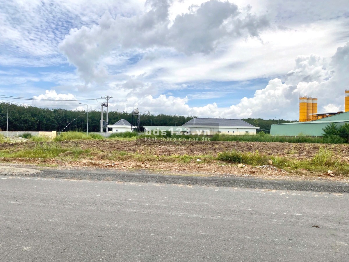Cần tiền trả nợ nên bán gấp 1220M2 SHR, ngay chợ buôn bán đông, gần KCN đông công nhân. Gía 190tr