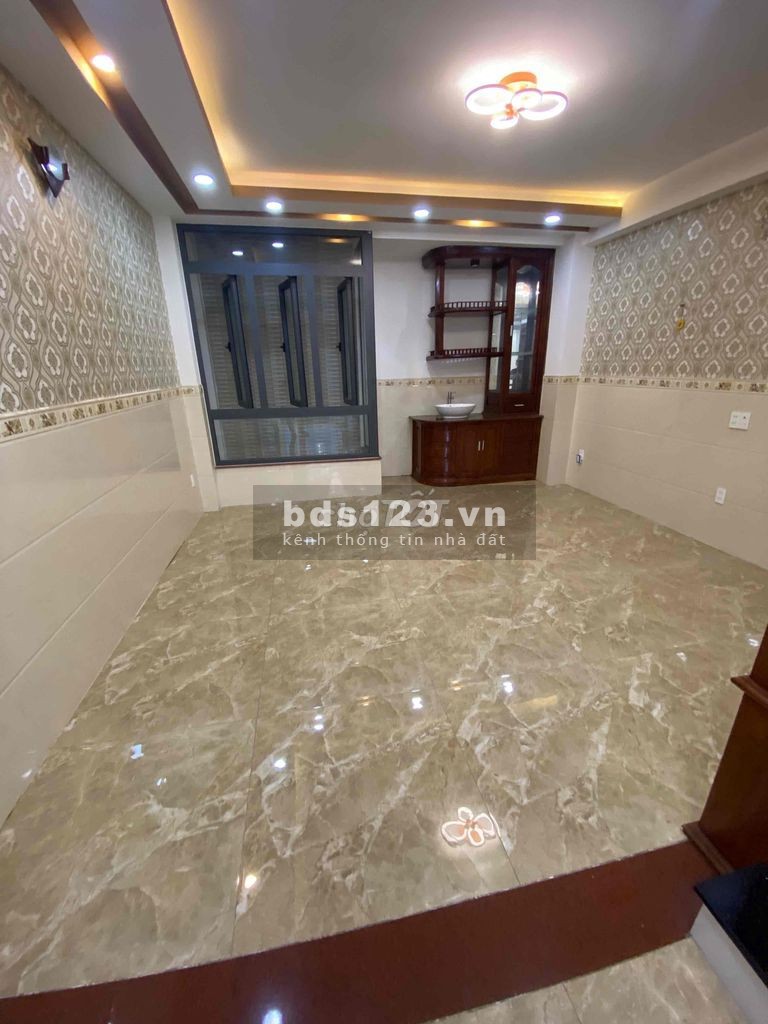 Nhà Hẻm Xe Hơi Dương Quảng Hàm P5, 4X18M, 3 Lầu, 4PN 5WC