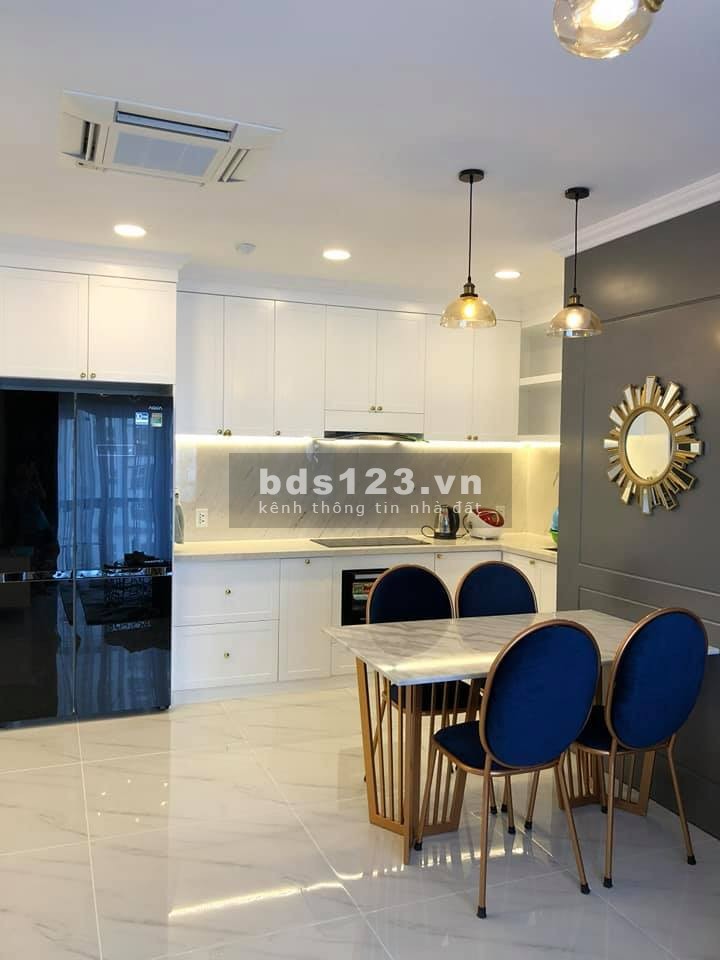 Gia đình em cần bán CH 590 CMT8, 71m2, 2PN, SH vĩnh viễn, căn góc. Giá thật nhà thật: 3.45 tỷ TL