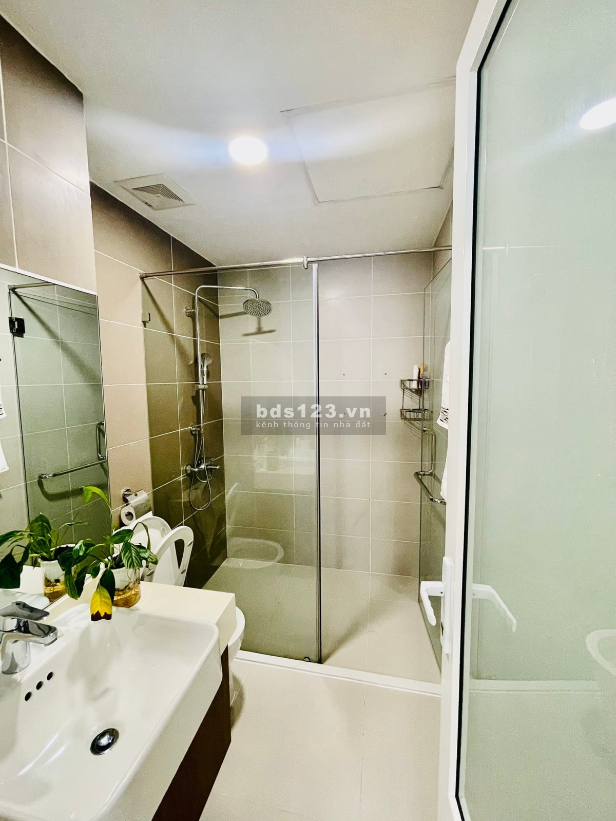 Chính chủ bán gấp CH Indochina Park Tower Q1, 95m2, 3PN, 2WC, góc, SH lâu dài. Giá thật: 6.1 tỷ TL