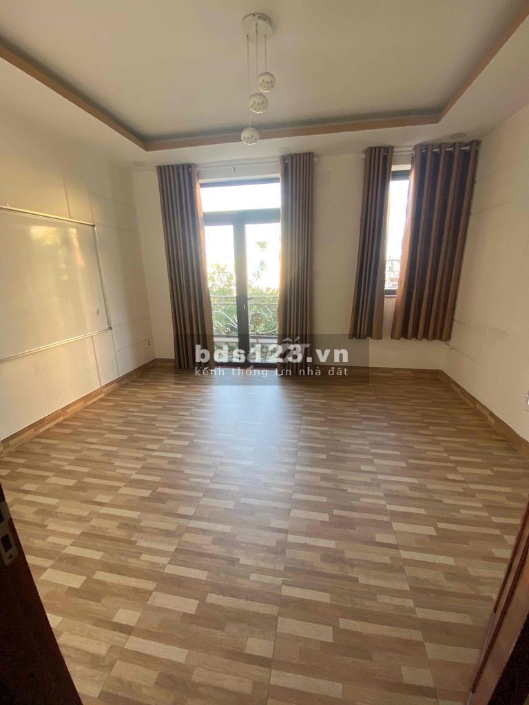 Nhà Hẻm Xe Hơi Dương Quảng Hàm P5, 4X18M, 3 Lầu, 4PN 5WC