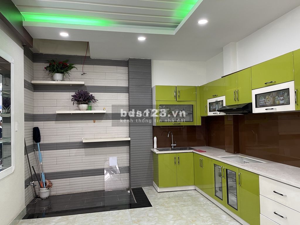 Nhà Hẻm Xe Hơi Dương Quảng Hàm P5, 4X18M, 3 Lầu, 4PN 5WC