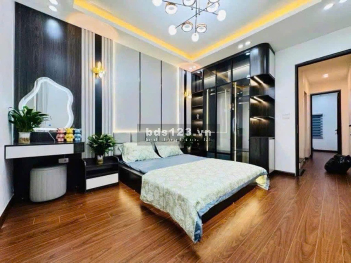 Nhỉnh 10 tỷ phân lô ô tô vào nhà, nhà đẹp 5 tầng thang máy ở luôn