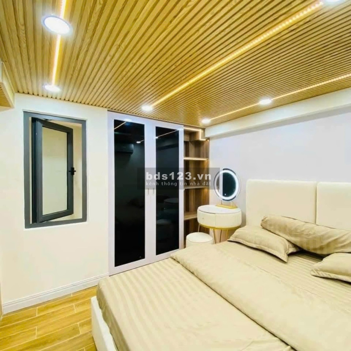 Sở hữu nhà đẹp, hẻm 1 trục (rộng 3 mét), giá tốt khu vực Phạm Văn Bạch, P.15, Tân Bình
