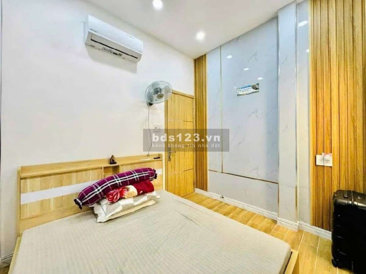 Sở hữu nhà đẹp, hẻm 1 trục (rộng 3 mét), giá tốt khu vực Phạm Văn Bạch, P.15, Tân Bình