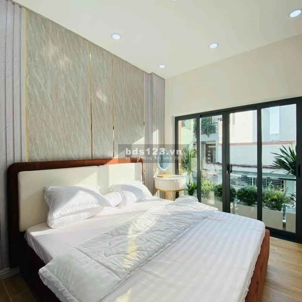 Sở hữu nhà đẹp, hẻm 1 trục (rộng 3 mét), giá tốt khu vực Phạm Văn Bạch, P.15, Tân Bình