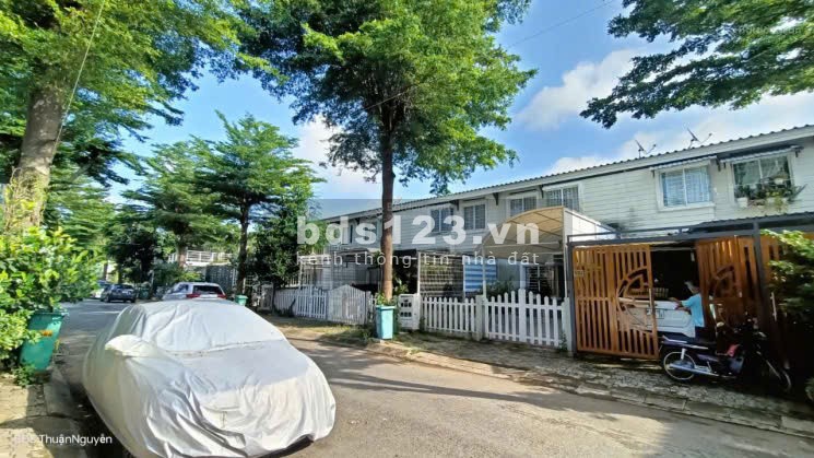 Cần bán gấp nhà khu dân cư Ehome 4, 75M2, Thuận An Bình Dương