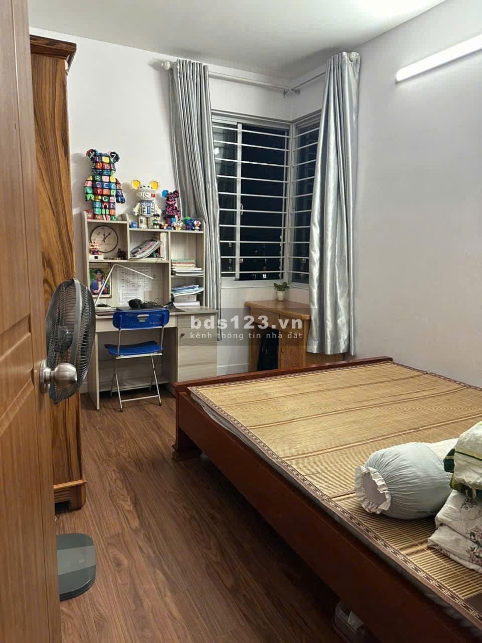 Chung cư Miếu Nổi(thang máy), Vũ Huy Tấn, BT: 10tr/th, 2p ngủ, NT 67m2.