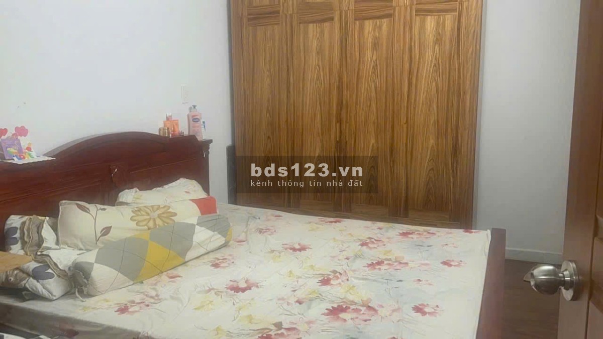 Chung cư Miếu Nổi(thang máy), Vũ Huy Tấn, BT: 10tr/th, 2p ngủ, NT 67m2.