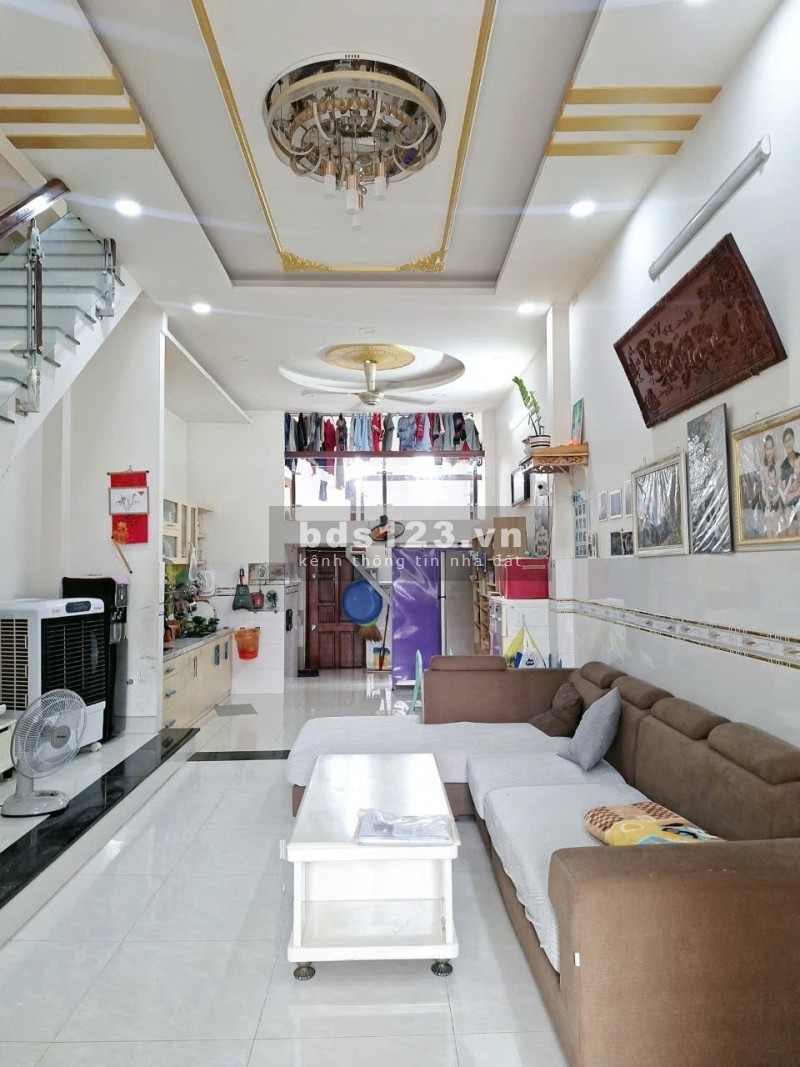 Chủ cần bán gấp DT 70m2, hai tầng mới xây.