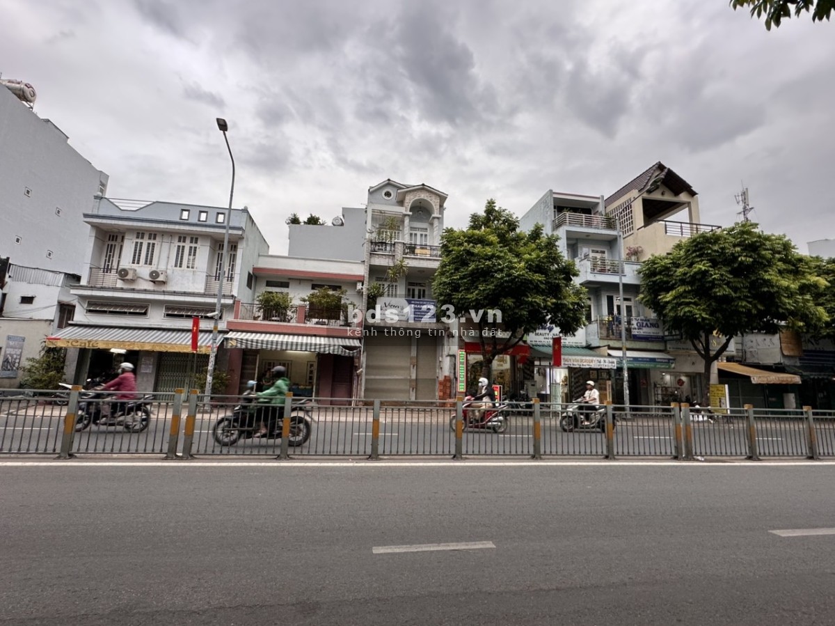 Bán nhà MT đường Tân Hóa quận 11 (4.7X18m) 4 tầng, SHR, đã hoàn công, nhà mới vào ở ngay