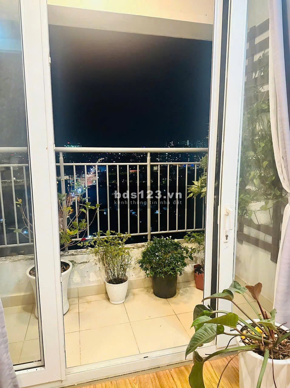 Chung cư 590, CMT8, P11, Quận 3: 79m2, 2p ngủ, 2wc, NT, 14tr