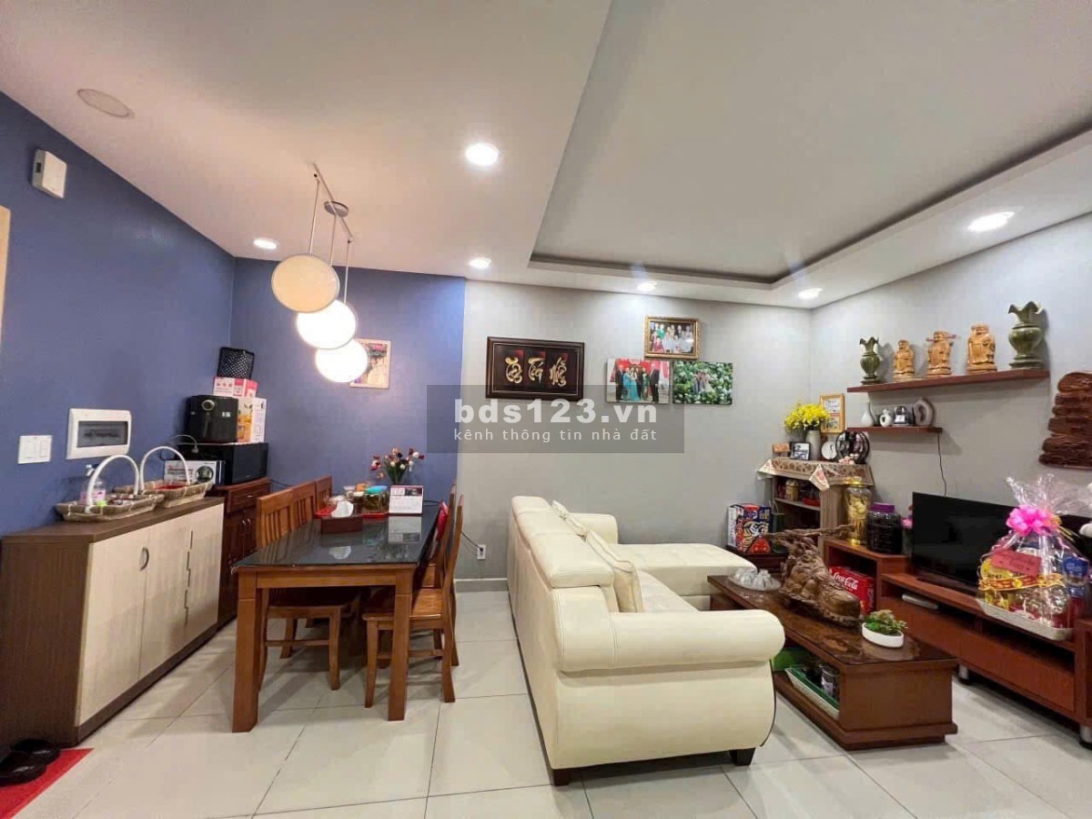 Chung cư Oriental Plaza, Âu Cơ, Tân Phú: 13tr/th, 91m2, 2pn 2wc có nội thất.