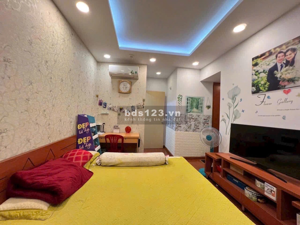 Chung cư Oriental Plaza, Âu Cơ, Tân Phú: 13tr/th, 91m2, 2pn 2wc có nội thất.