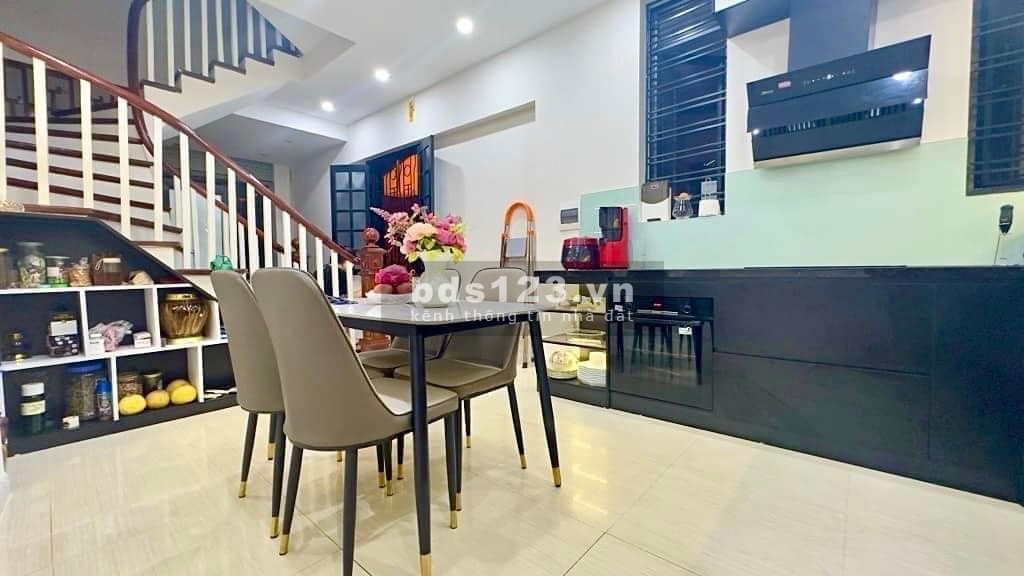 Lô góc nhà đẹp ở luôn, ngõ thông, tương lai sát phố