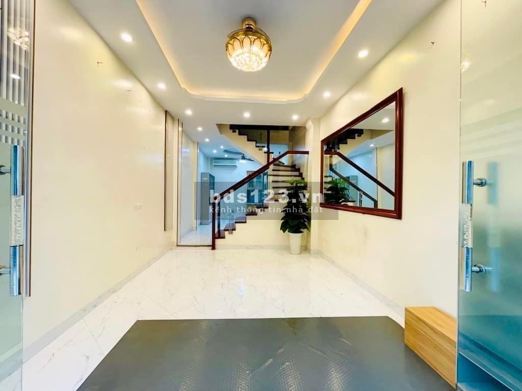 Nhà đẹp ở ngay - 5 tầng - Trung tâm Cầu Giấy