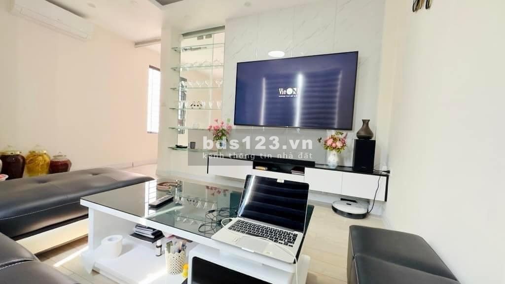 Lô góc nhà đẹp ở luôn, ngõ thông, tương lai sát phố
