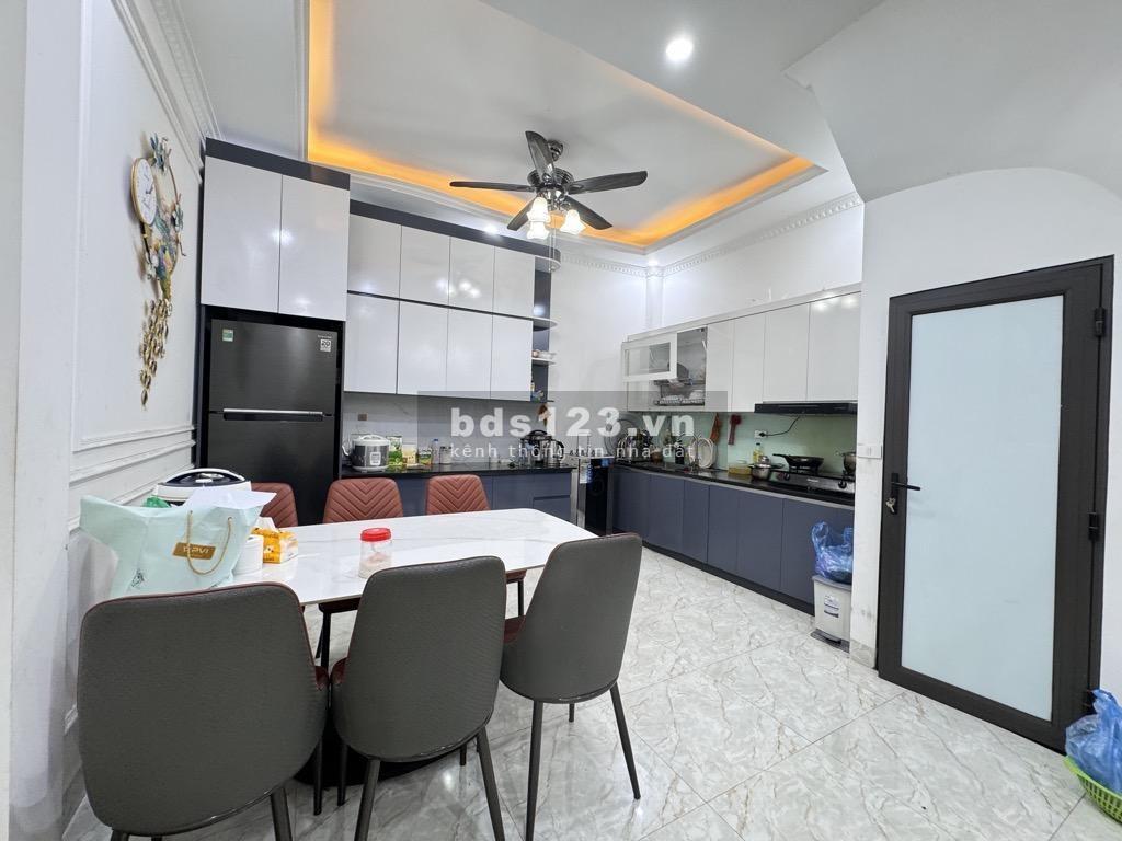Bán nhà Thanh Xuân, Ngõ thông, Ô tô, Văn minh, 40Mx5T, Nhỉnh 10T