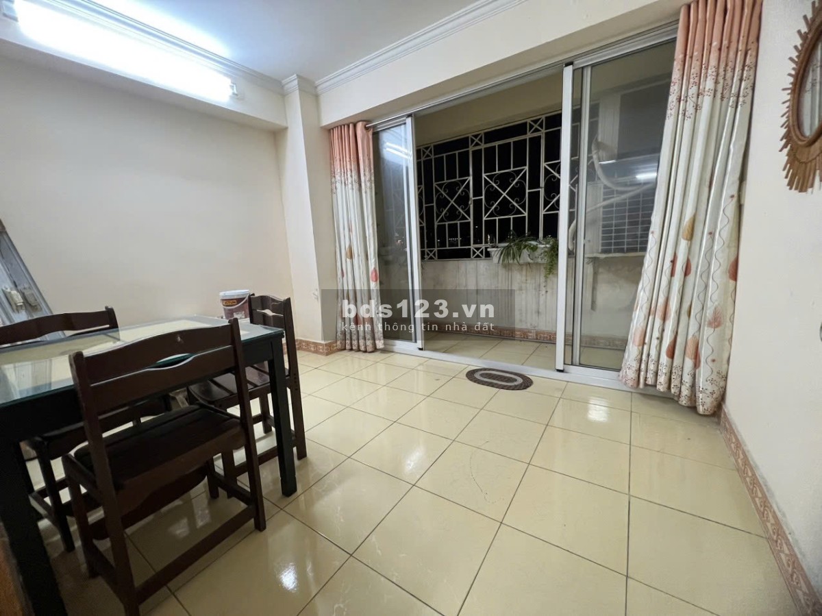 Chung cư Trương Quyền, Phường 6, Quận 3: 70m2, 2 p ngủ, 1wc, NT, 10tr