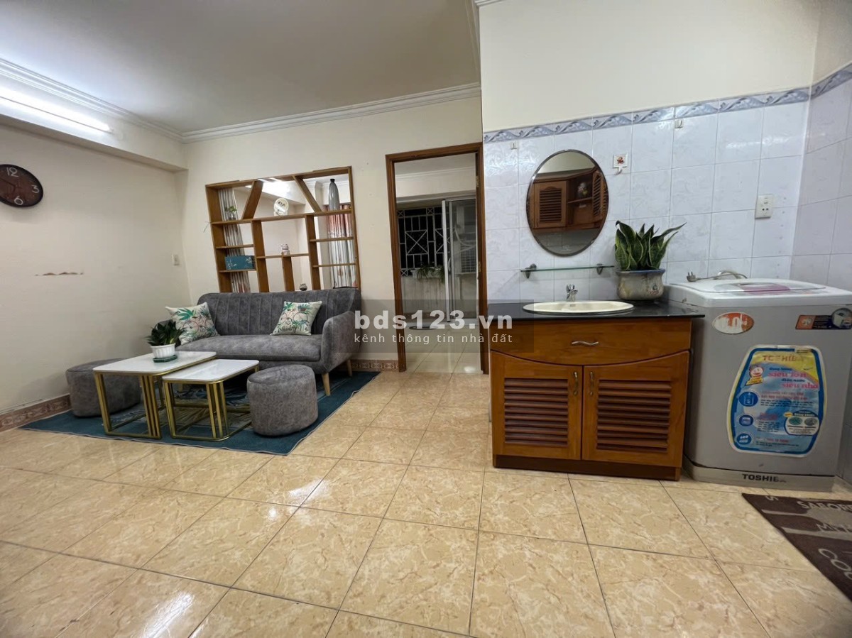 Chung cư Trương Quyền, Phường 6, Quận 3: 70m2, 2 p ngủ, 1wc, NT, 10tr