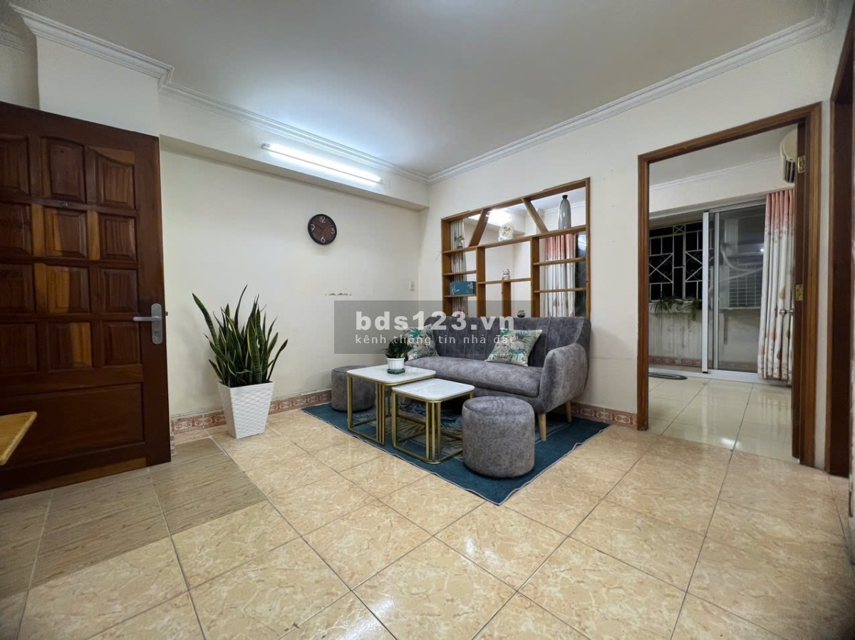 Chung cư Trương Quyền, Phường 6, Quận 3: 70m2, 2 p ngủ, 1wc, NT, 10tr