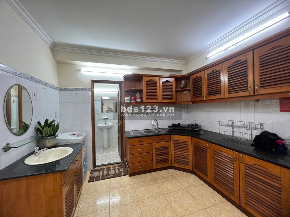 Chung cư Trương Quyền, Phường 6, Quận 3: 70m2, 2 p ngủ, 1wc, NT, 10tr