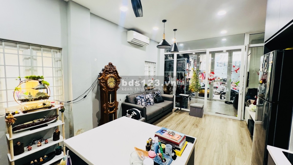 Bán nhà quận 5 ngay trung tâm Trần Hưng Đạo xát mặt tiền 8.2 T