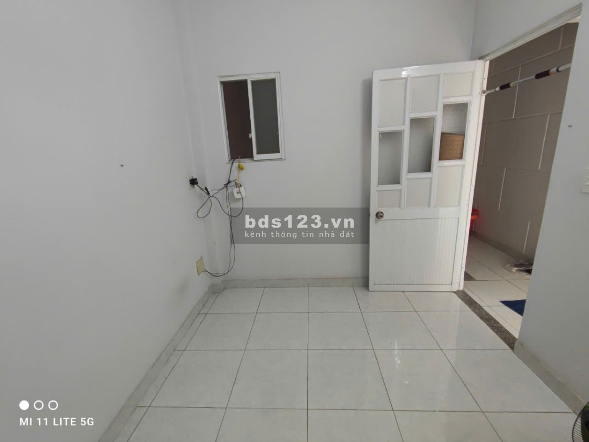 Tìm người ở ghép nhà nguyên căn 120m2, điện nước giá nhà nước, có sẵn máy lạnh, tủ lạnh, máy giặt
