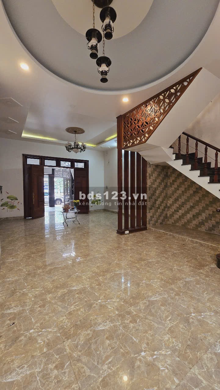 Mặt bằng kinh doanh 105m2, mặt tiền đường 15m, vị trí đẹp